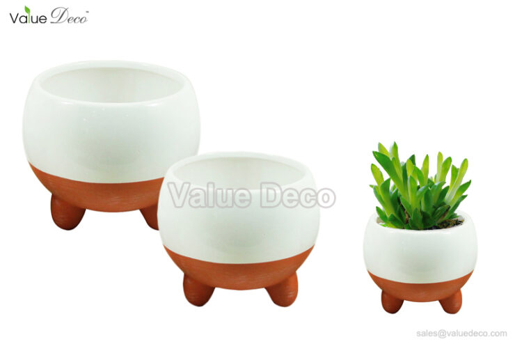 DMV03565 (Dolomite Pot With Feet)