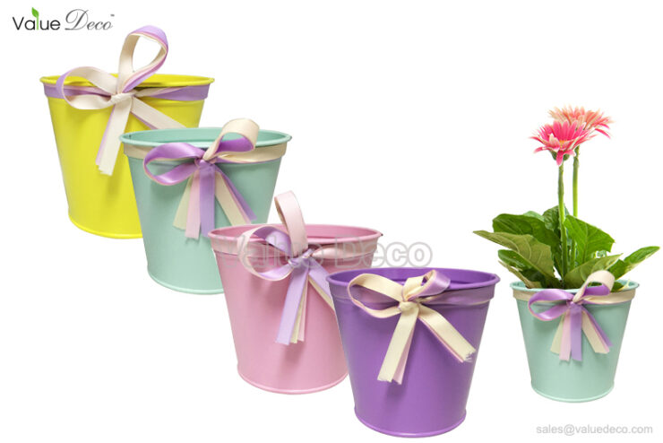 ZCV00642 (Metal Pot With Ribbon Design)