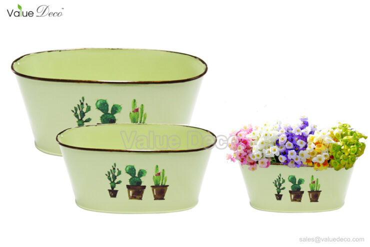 ZCV00771 (Metal Oval Planter With Cactus Design)