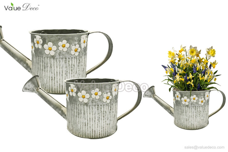 ZCV01304 (Metal Watering Can With Flower Design)